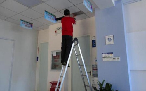 .过滤网太脏。